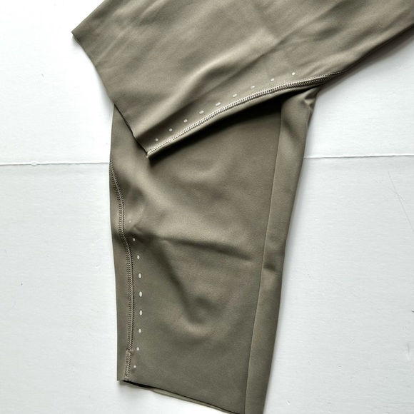 🍂NWT Lululemon Nulux 25” Run Tight. Color: Carbon Dust. Size: 12 - Picture 7 of 14